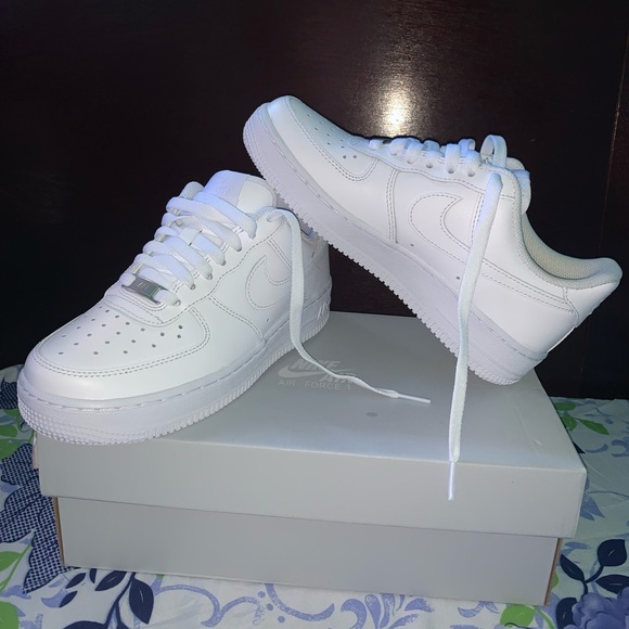 White Air Force 1 - Picture 1 of 4